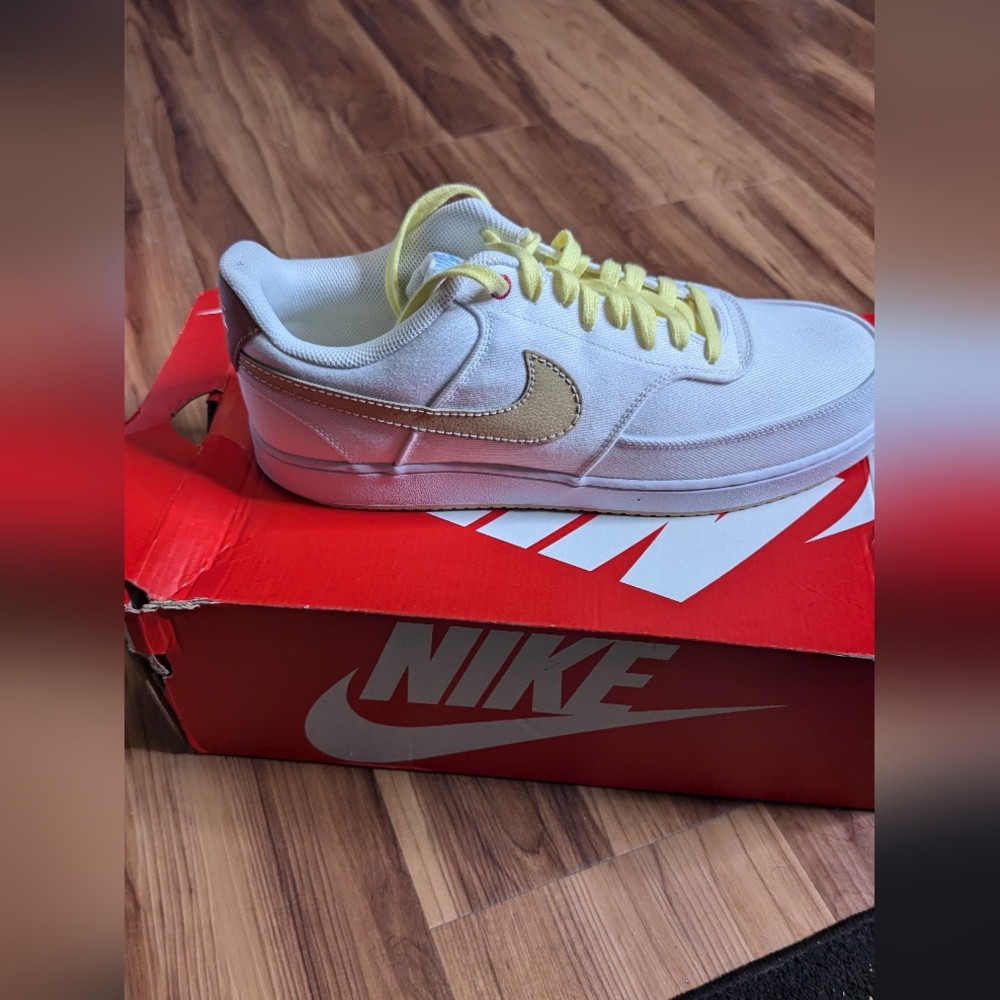 Men's sneakers